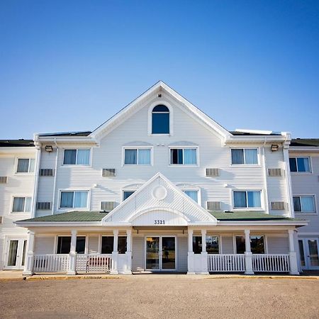 Travelodge Suites By Wyndham Regina - Eastgate Bay Exteriör bild