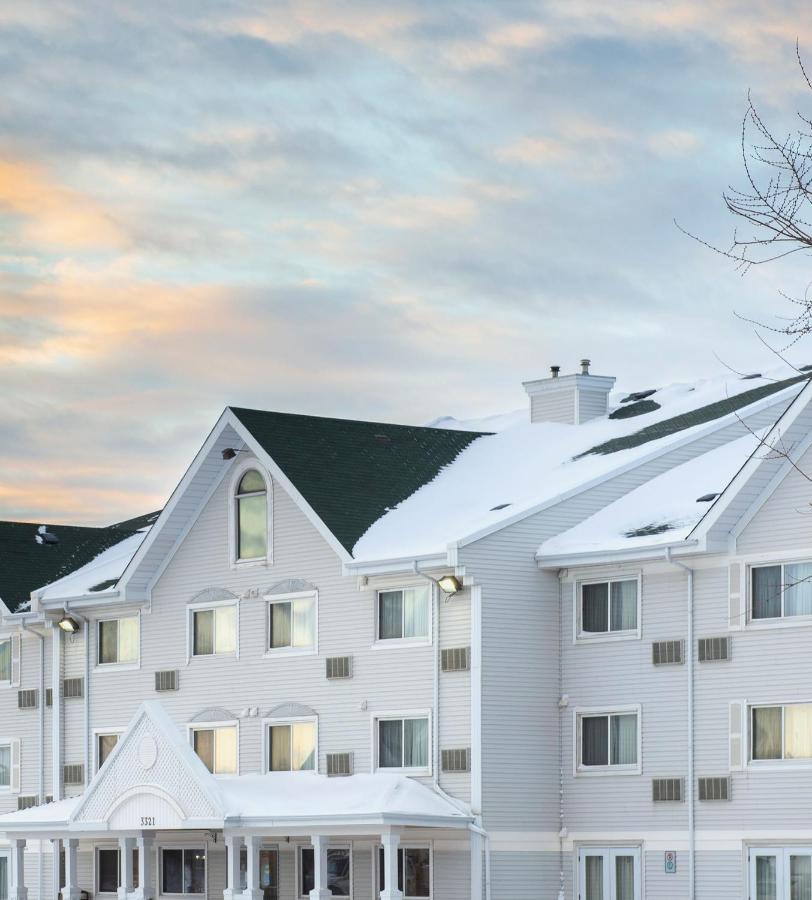Travelodge Suites By Wyndham Regina - Eastgate Bay Exteriör bild