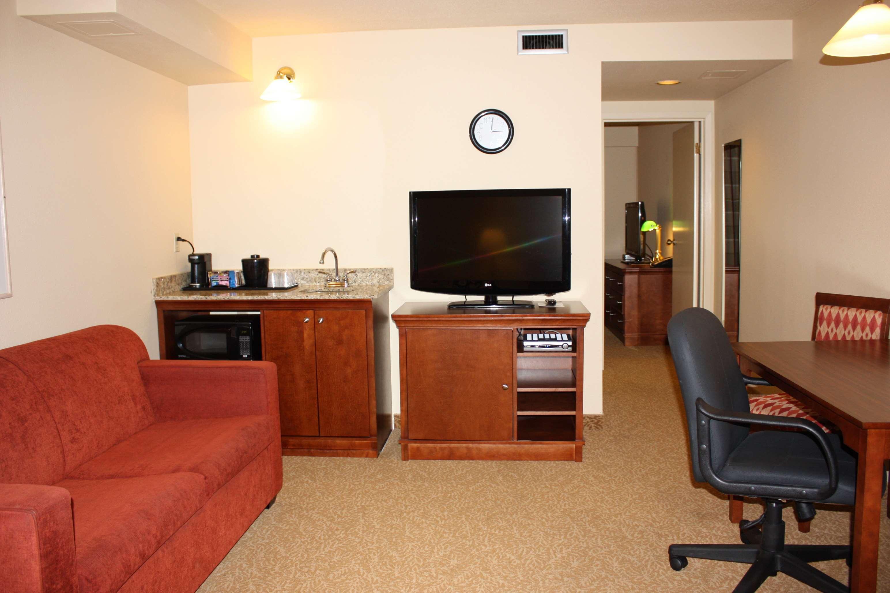 Travelodge Suites By Wyndham Regina - Eastgate Bay Exteriör bild