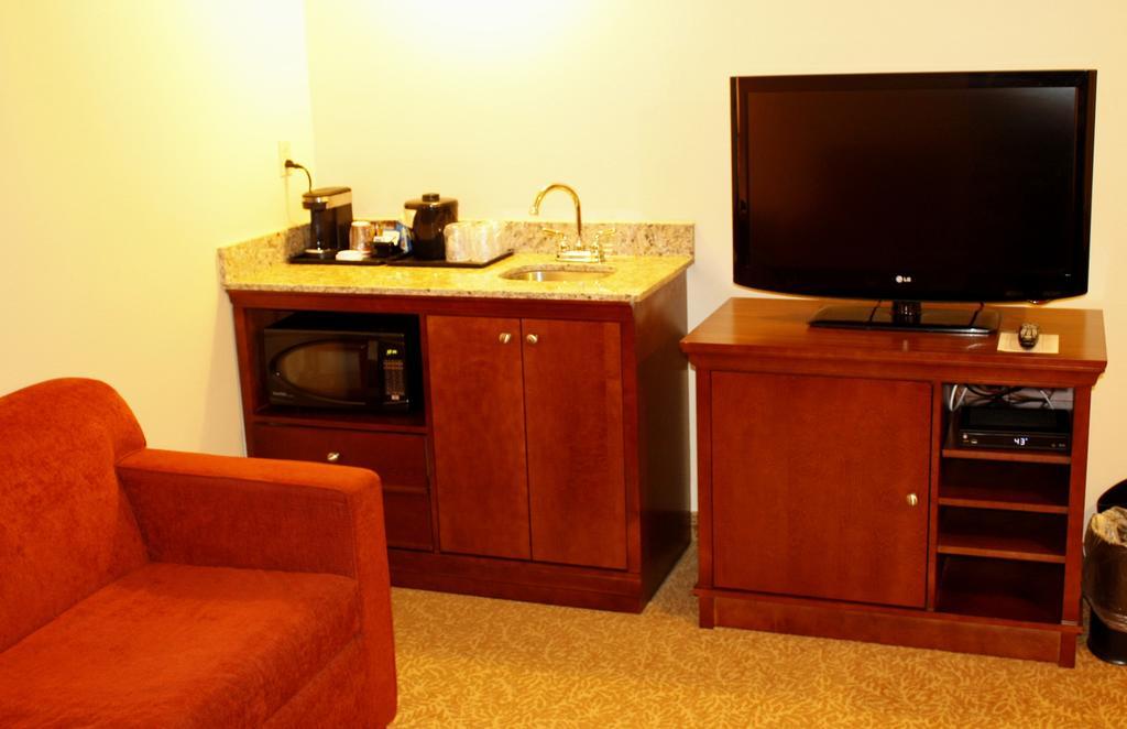 Travelodge Suites By Wyndham Regina - Eastgate Bay Exteriör bild