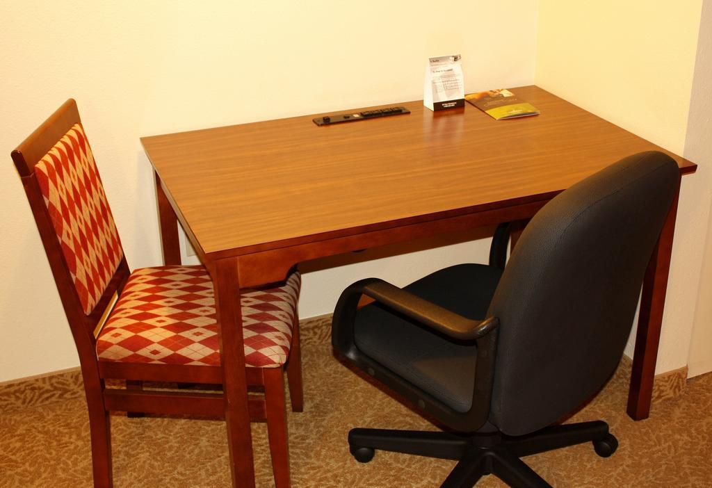 Travelodge Suites By Wyndham Regina - Eastgate Bay Exteriör bild