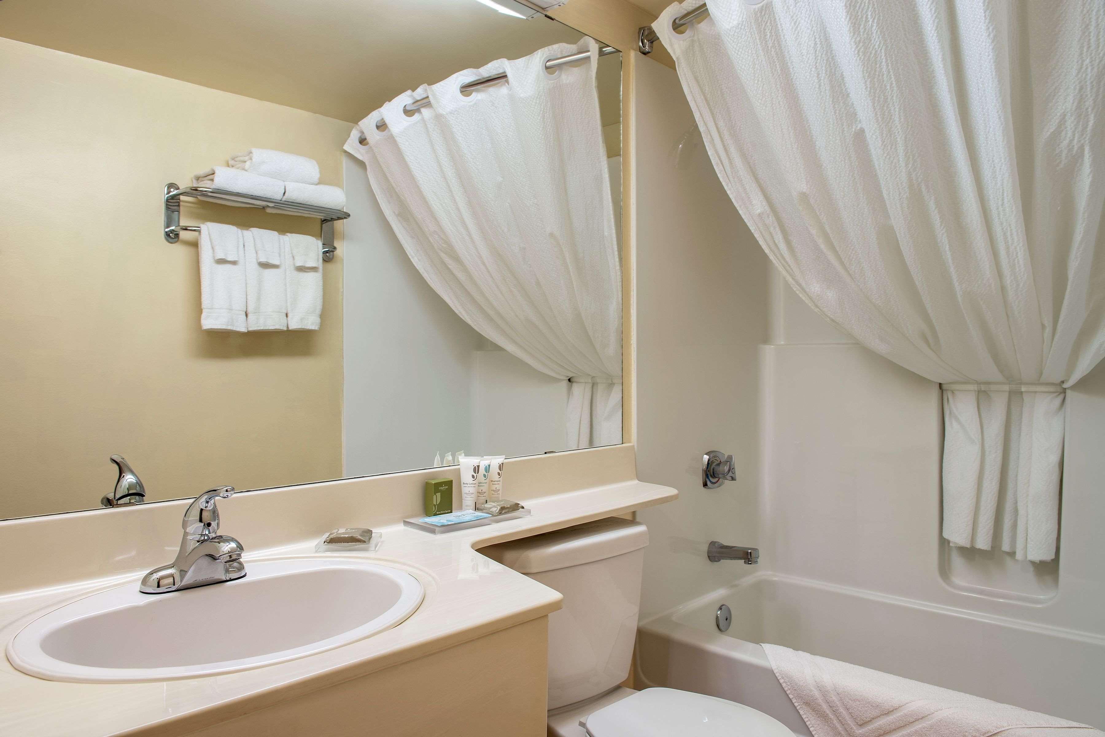 Travelodge Suites By Wyndham Regina - Eastgate Bay Exteriör bild