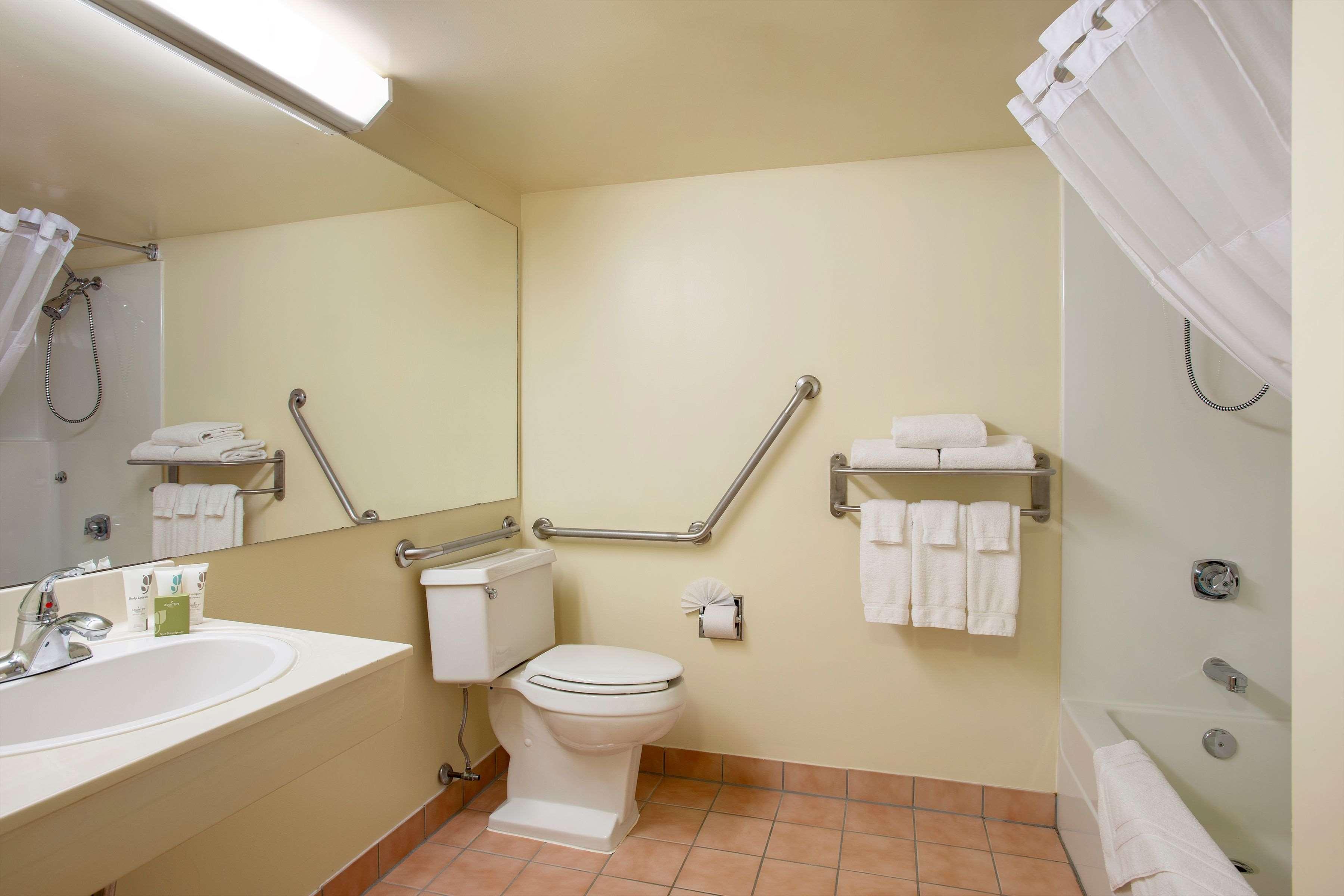 Travelodge Suites By Wyndham Regina - Eastgate Bay Exteriör bild