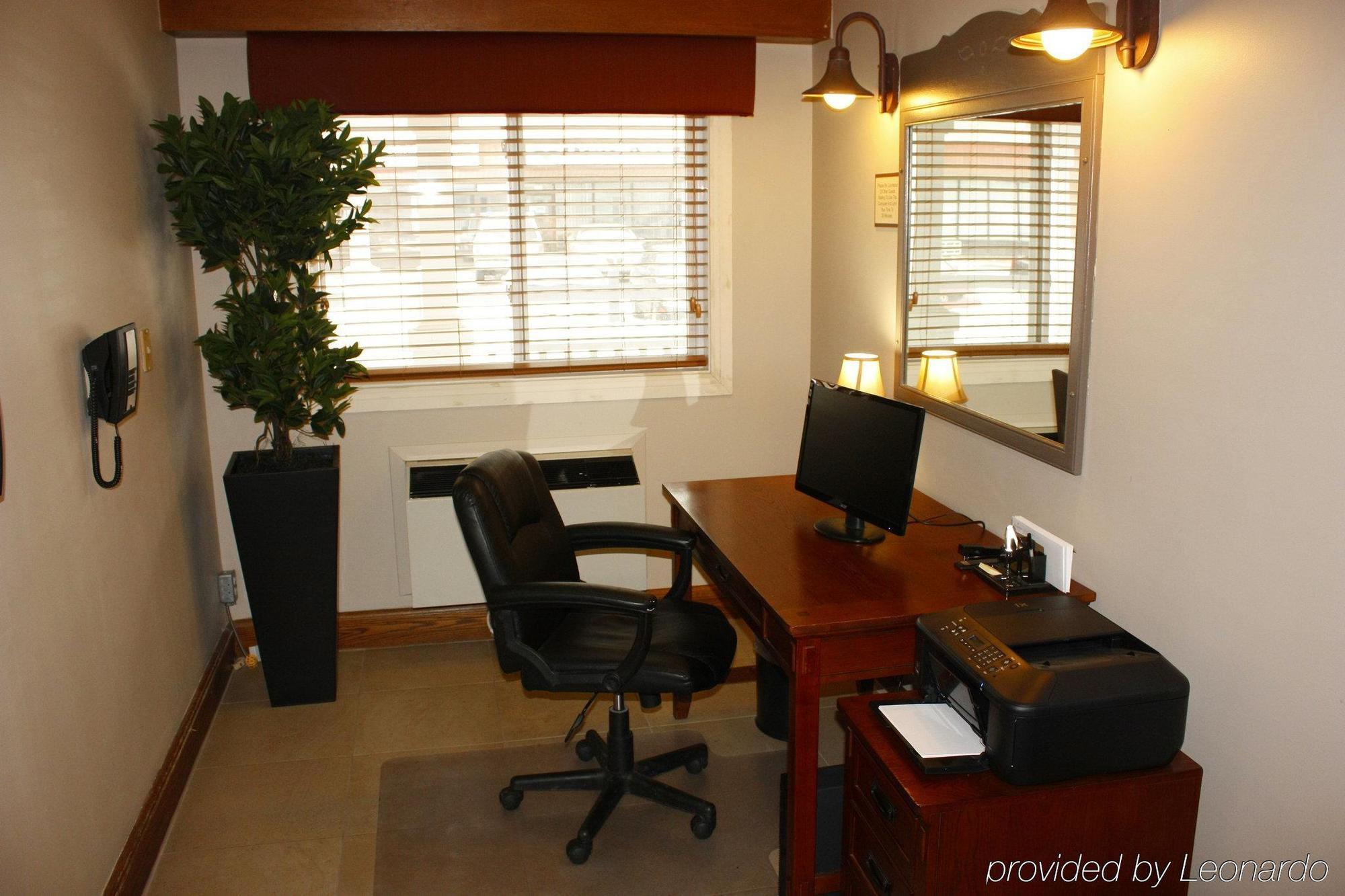 Travelodge Suites By Wyndham Regina - Eastgate Bay Exteriör bild